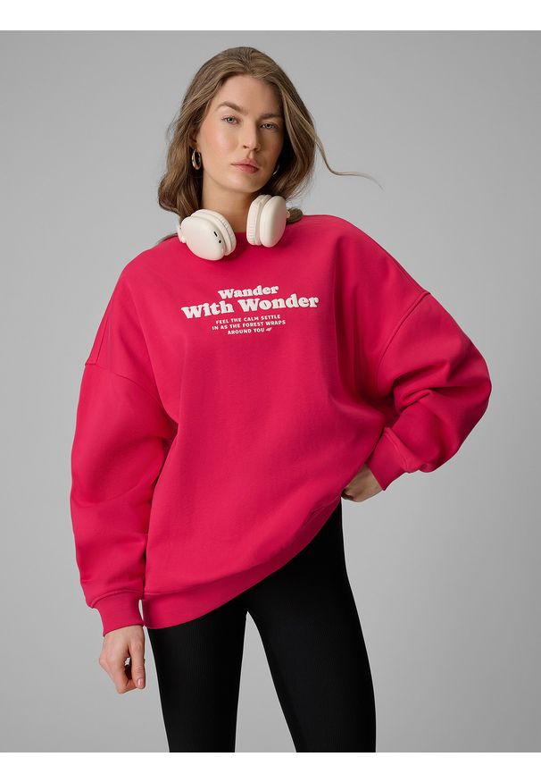 4f - 4F Bluza dresowa oversize bez kaptura damska - różowa XS. Okazja: na co dzień, do domu. Typ kołnierza: bez kaptura. Kolor: różowy. Materiał: dresówka. Wzór: nadruk. Styl: casual