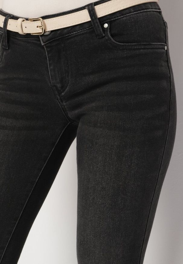 Born2be - Czarne Jeansy o Kroju Skinny z Niskim Stanem Solavina. Okazja: na co dzień. Stan: obniżony. Kolor: czarny. Styl: elegancki, casual
