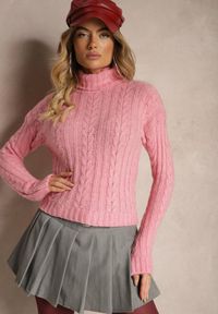 Renee - Jasnoróżowy Golf w Klasycznym Stylu Tortilla. Okazja: na spotkanie biznesowe. Typ kołnierza: golf. Kolor: różowy. Materiał: jeans. Długość rękawa: długi rękaw. Długość: długie. Styl: klasyczny