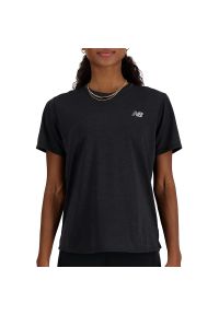 Koszulka New Balance WT41253BKH - czarna. Kolor: czarny. Materiał: poliester. Długość rękawa: krótki rękaw. Długość: krótkie. Sezon: lato. Sport: fitness