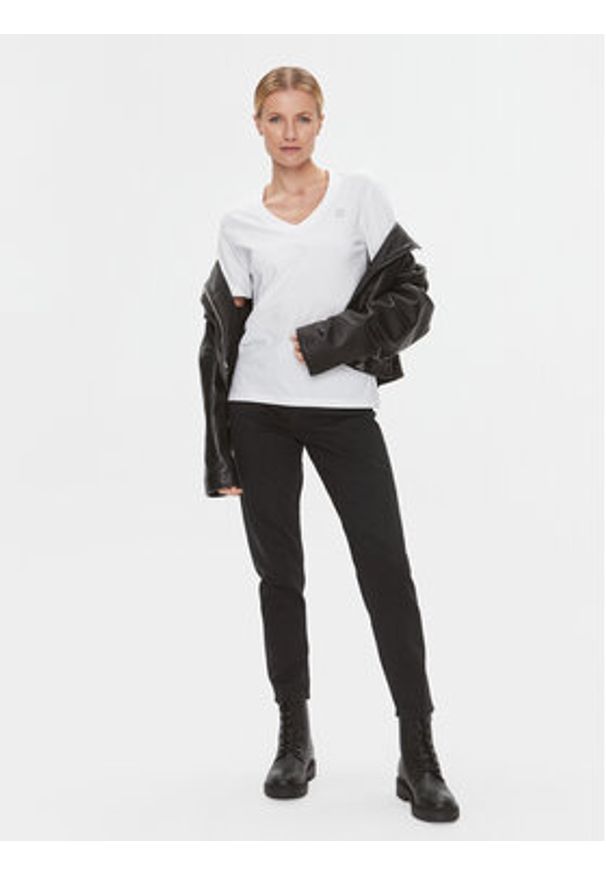 Calvin Klein Jeans T-Shirt Embro Badge J20J222560 Biały Regular Fit. Kolor: biały. Materiał: bawełna