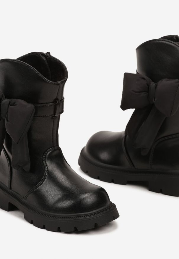 Renee - Czarne Botki z Dużą Ozdobną Kokardką Benalyn. Okazja: na spacer. Zapięcie: zamek. Kolor: czarny. Materiał: dzianina, jeans. Wzór: aplikacja. Sezon: jesień. Styl: elegancki