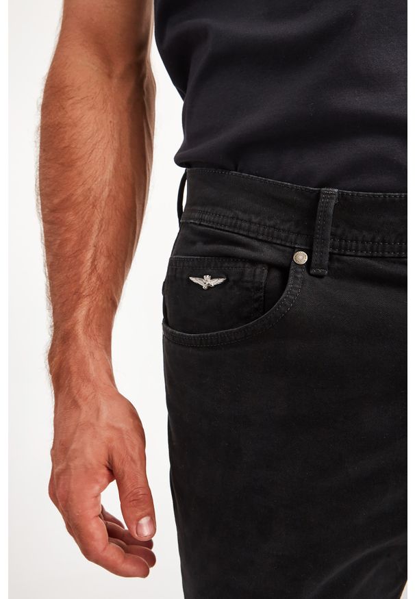 Aeronautica Militare - JEANSY AERONAUTICA MILITARE. Wzór: aplikacja
