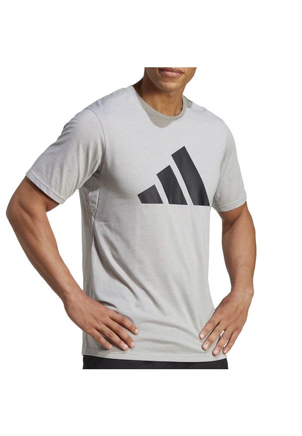 Adidas - Koszulka adidas Train Essentials Feelready Logo Training IB8276 - szara. Kolor: szary. Materiał: materiał, bawełna, dresówka, poliester. Długość rękawa: krótki rękaw. Długość: krótkie. Sport: fitness
