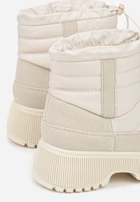 Born2be - Beżowe Śniegowce Ozdobione Pikowaną Cholewką Monalavea. Okazja: na co dzień. Kolor: beżowy. Materiał: jeans. Szerokość cholewki: normalna. Wzór: aplikacja. Styl: casual #6