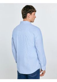 Big-Star - Koszula męska w prążek błękitna Cosiser 401. Okazja: na co dzień. Typ kołnierza: kołnierzyk klasyczny. Kolor: niebieski. Materiał: tkanina, bawełna, jeans. Długość: długie. Wzór: prążki. Styl: casual, elegancki, klasyczny #2