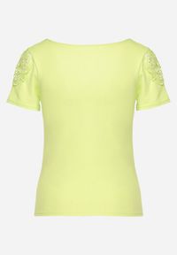 Born2be - Zielony Bawełniany T-shirt z Łańcuszkiem i Koronką Liraveira. Okazja: na co dzień. Typ kołnierza: okrągły. Kolor: zielony. Materiał: bawełna, koronka. Długość rękawa: krótki rękaw. Długość: krótkie. Wzór: koronka. Styl: klasyczny, elegancki, casual #4