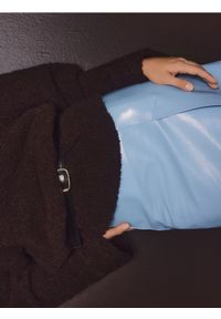 Reserved - Pasek z łączonych materiałów - czarny. Kolor: czarny. Materiał: materiał #1