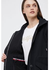 TOMMY HILFIGER - Tommy Hilfiger parka damska kolor czarny przejściowa. Okazja: na co dzień. Typ kołnierza: kaptur. Kolor: czarny. Długość: długie. Styl: casual #3