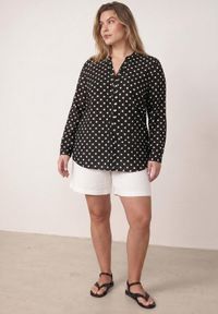 Born2be - Czarna Koszula z Wiskozy w Kropki z Metaliczną Nitką Ereis. Okazja: na co dzień. Kolekcja: plus size. Kolor: czarny. Materiał: wiskoza. Długość: długie. Wzór: kropki. Styl: elegancki, casual #5