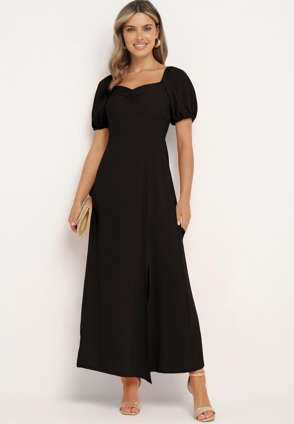 Born2be - Czarna Koktajlowa Sukienka Typu Hiszpanka z Rozcięciem Vikita. Typ kołnierza: dekolt hiszpanka. Kolor: czarny. Długość rękawa: krótki rękaw. Styl: wizytowy