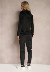 Renee - Czarny Welurowy Komplet Dresowy Bluza z Kapturem i Spodnie Vilna. Kolor: czarny. Materiał: dresówka, welur #3