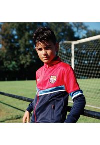Dres piłkarski dziecięcy FC Barcelona 23/24. Kolor: wielokolorowy, czerwony. Materiał: dresówka. Styl: sportowy #1