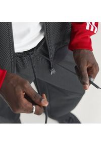 Adidas - adidas Spodnie dresowe KE0117 Czarny Loose Fit. Kolor: czarny. Materiał: syntetyk #6