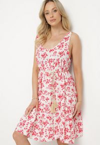 Born2be - Biało-Różowa Rozkloszowana Sukienka z Bawełny z Kwiatowym Wzorem Anniviana. Okazja: na imprezę, na co dzień. Kolor: biały. Materiał: bawełna. Wzór: kwiaty. Typ sukienki: proste. Styl: elegancki, casual, klasyczny #7