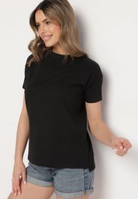Born2be - Czarny Klasyczny T-shirt Oversize z Bawełny Zivassa. Okazja: na co dzień. Kolor: czarny. Materiał: bawełna. Styl: klasyczny #3