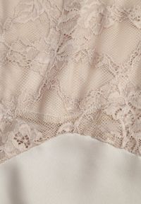 Born2be - Beżowa Koktajlowa Sukienka o Dopasowanym Kroju z Koronką Bermine. Okazja: do pracy, na wesele, na spotkanie biznesowe, na ślub cywilny. Kolor: beżowy. Materiał: koronka. Wzór: koronka. Typ sukienki: proste. Styl: wizytowy #3