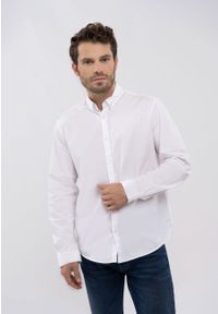 Volcano - Koszula z długim rękawem K-UPLO. Okazja: na co dzień. Typ kołnierza: button down. Kolekcja: plus size. Kolor: biały. Materiał: prążkowany, bawełna, materiał, włókno, skóra. Długość rękawa: długi rękaw. Długość: długie. Styl: klasyczny, casual, sportowy #1