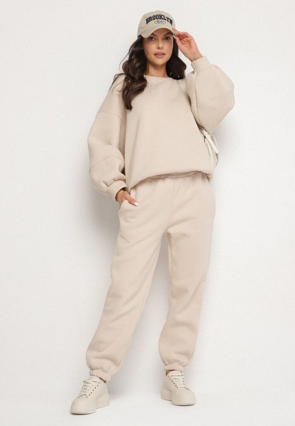 Born2be - Beżowy Komplet Dresowy Bluza i Joggery Podszyte Polarem Zibea. Kolor: beżowy. Materiał: dresówka, polar