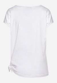Born2be - Biały T-shirt z Bawełny Ozdobiony Nadrukiem z Przodu i Wiązaniem z Boku Abivara. Okazja: na co dzień. Kolor: biały. Materiał: bawełna. Wzór: nadruk, aplikacja. Styl: casual #6