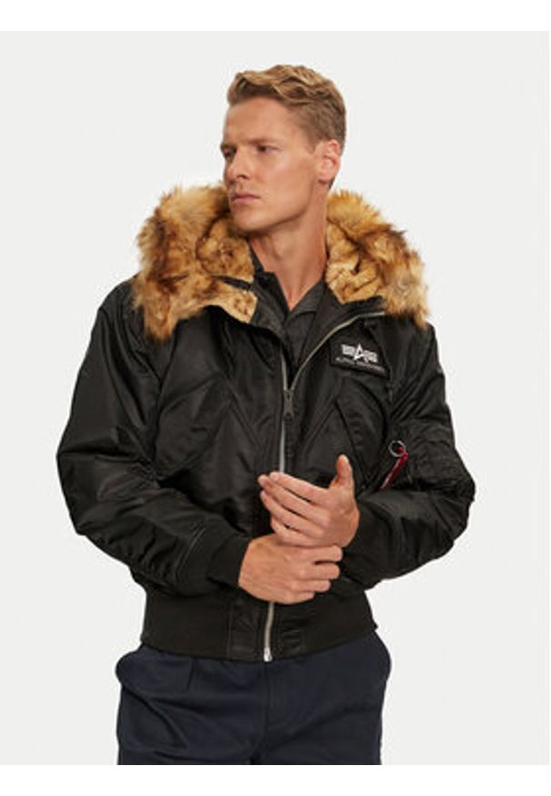 Alpha Industries Kurtka zimowa 113145 Czarny Regular Fit. Kolor: czarny. Materiał: syntetyk. Sezon: zima