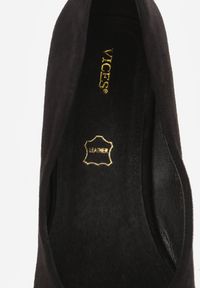 Renee - Czarne Czółenka Vices z Wkładką ze Skóry Naturalnej na Ozdobnym Słupku Nailise. Okazja: na imprezę, na co dzień. Kolor: czarny. Materiał: skóra. Obcas: na słupku. Styl: casual, elegancki. Wysokość obcasa: średni #6