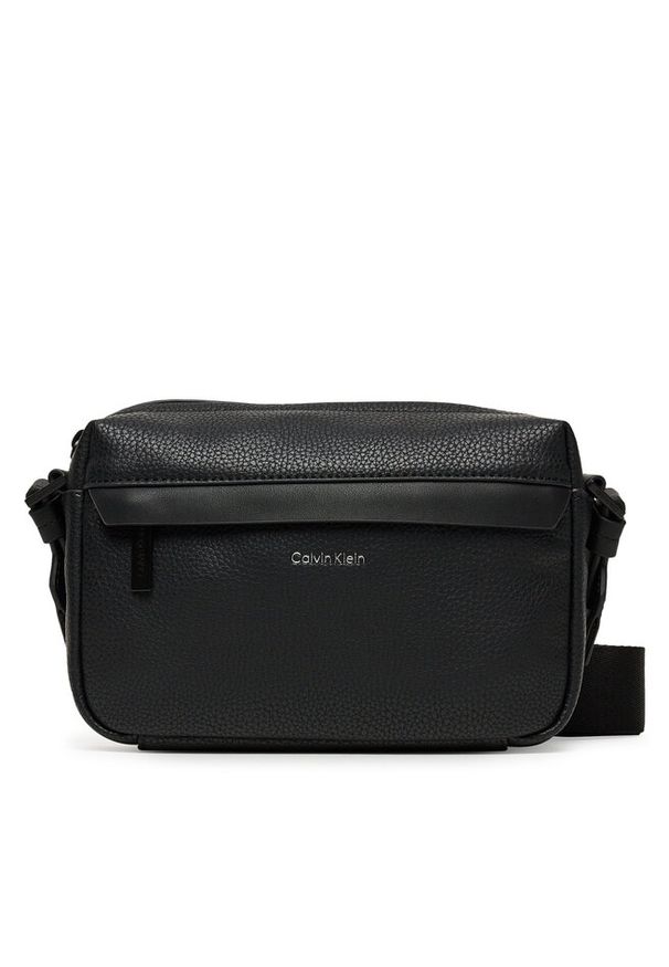 Saszetka Calvin Klein. Kolor: czarny