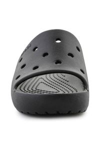 Klapki Crocs Classic Slide V2 209401-001 czarne. Okazja: na plażę, na spacer. Nosek buta: otwarty. Kolor: czarny. Materiał: materiał. Sezon: lato