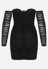 Born2be - Czarna Dopasowana Sukienka Mini z Marszczeniem Iobe. Typ kołnierza: dekolt gorset, dekolt hiszpanka. Kolor: czarny. Materiał: tkanina. Typ sukienki: gorsetowe. Długość: mini #5