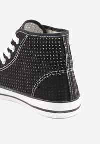Born2be - Czarne Trampki na Płaskiej Podeszwie za Kostkę z Perforacją Xelagia. Wysokość cholewki: za kostkę. Kolor: czarny. Obcas: na płaskiej podeszwie #9