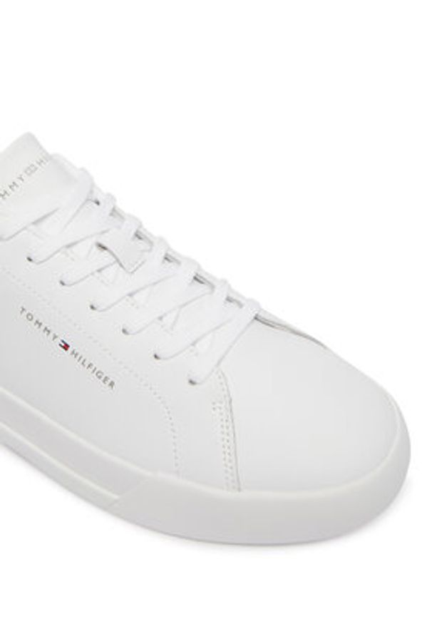TOMMY HILFIGER - Tommy Hilfiger Sneakersy Th Court Core Ess Leather FM0FM05367 Biały. Kolor: biały. Materiał: skóra