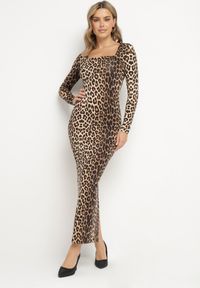 Born2be - Brązowa Dopasowana Sukienka w Panterkę Maxi z Długim Rękawem Esmeria. Typ kołnierza: dekolt kwadratowy. Kolor: brązowy. Długość rękawa: długi rękaw. Wzór: motyw zwierzęcy. Długość: maxi #2