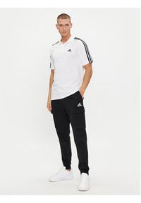 Adidas - adidas Spodnie dresowe Essentials Fleece Regular Tapered Cargo Joggers HL2226 Czarny Regular Fit. Kolor: czarny. Materiał: bawełna