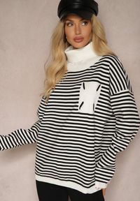 Renee - Biało-Czarny Golf z Dodatkiem Bawełny w Paski z Prążkowanego Materiału z Naszywką Lerisara. Typ kołnierza: golf. Kolor: biały. Materiał: bawełna, materiał, prążkowany. Wzór: paski, aplikacja. Sezon: zima #3