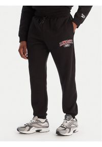 Reebok Spodnie dresowe Walker RK25149CCM Czarny Regular Fit. Kolor: czarny. Materiał: bawełna