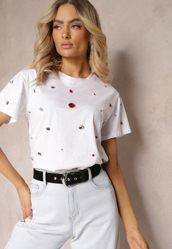 Renee - Biały T-shirt z Cyrkoniami w Różnych Kolorach Varcia. Okazja: na co dzień. Kolor: biały. Materiał: jeans. Styl: casual, elegancki