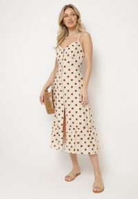 Born2be - Beżowa Wiskozowa Sukienka w Kropki na Ramiączkach Zapinana na Guziki Katilane. Okazja: na co dzień. Typ kołnierza: dekolt w serek. Kolor: beżowy. Materiał: wiskoza. Długość rękawa: na ramiączkach. Wzór: kropki. Sezon: wiosna, lato. Styl: klasyczny, casual, elegancki #6