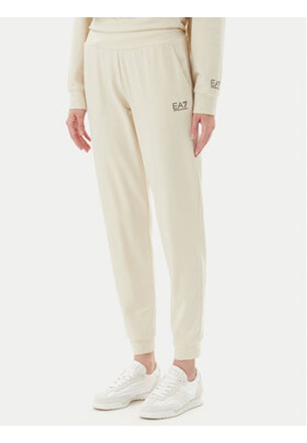 EA7 Emporio Armani Dres 7W000117 AF13135 U1079 Beżowy Regular Fit. Kolor: beżowy. Materiał: bawełna