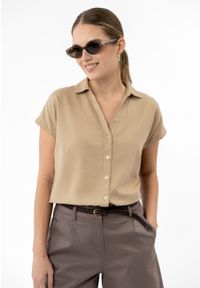 Volcano - Koszula z lnem C-GUARE. Okazja: na co dzień. Typ kołnierza: dekolt w serek. Kolor: beżowy. Materiał: len. Długość rękawa: krótki rękaw. Długość: krótkie. Sezon: lato. Styl: casual, klasyczny #1