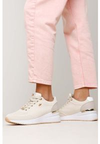 MEXX - Mexx sneakersy Glass kolor beżowy MXK039801W. Nosek buta: okrągły. Zapięcie: sznurówki. Kolor: beżowy. Materiał: guma. Obcas: na koturnie #3