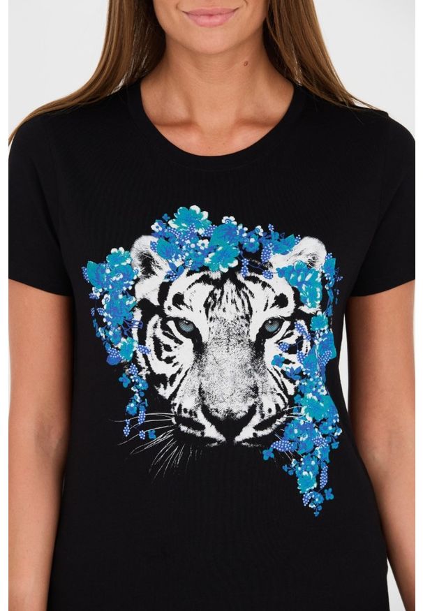 Guess - GUESS Czarny t-shirt z printem. Kolor: czarny. Materiał: bawełna. Wzór: nadruk