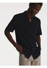 Reserved - Koszula regular fit z wiskozy - czarny. Kolor: czarny. Materiał: wiskoza