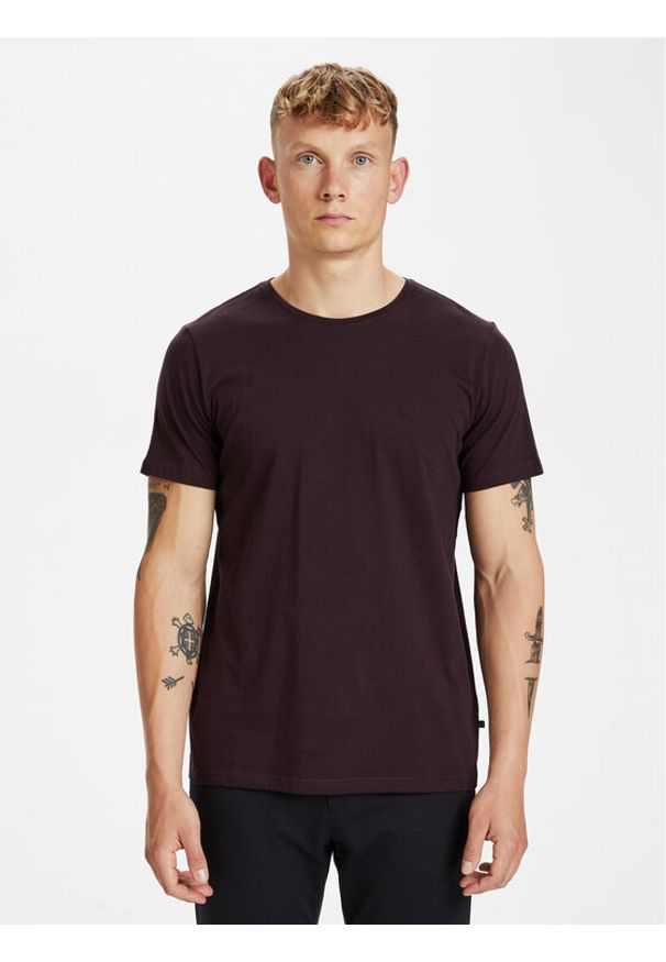 Matinique T-Shirt Jermane 30204781 Bordowy Regular Fit. Kolor: czerwony. Materiał: bawełna