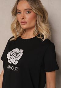 Renee - Czarna Bawełniana Bluzka Ozdobiona Napisem i Haftem Nalanith. Okazja: na co dzień. Kolor: czarny. Materiał: bawełna. Wzór: napisy, aplikacja, haft. Styl: elegancki, casual #3