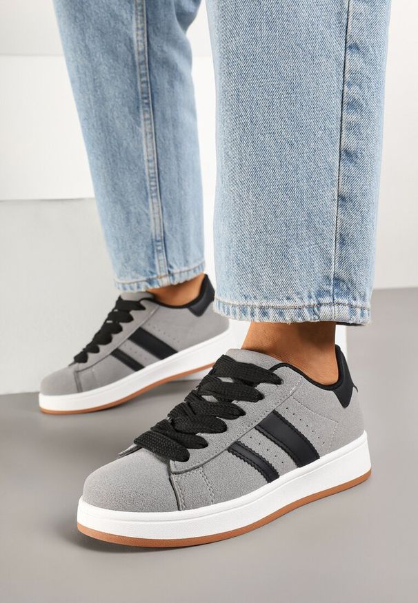 Renee - Szare Sneakersy na Niskiej Platformie z Naszywkami Flordexia. Okazja: na co dzień. Kolor: szary. Materiał: jeans. Wzór: aplikacja. Obcas: na platformie