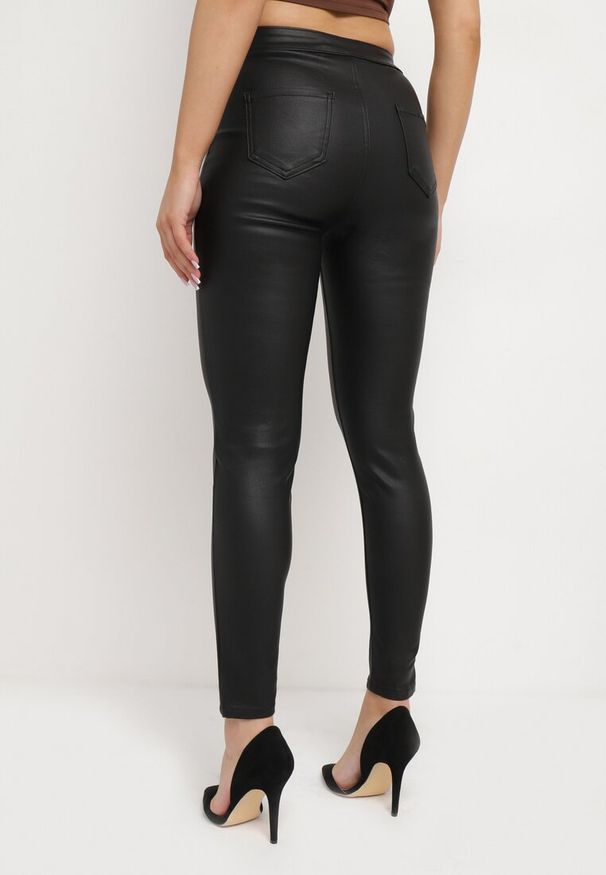 Born2be - Czarne Spodnie Skinny z Imitacji Skóry Amarael. Okazja: na co dzień. Kolor: czarny. Materiał: skóra. Wzór: aplikacja. Styl: klasyczny, sportowy, casual, elegancki