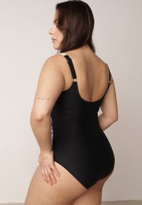 Born2be - Czarny Gładki Strój Kąpielowy Jednoczęściowy z Akwarelowym Printem Amalidoe. Kolor: czarny. Materiał: len. Wzór: nadruk, gładki #3