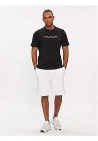 Calvin Klein T-Shirt Degrade Logo K10K112501 Czarny Regular Fit. Kolor: czarny. Materiał: bawełna #3