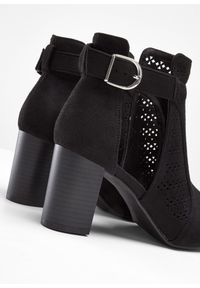 bonprix - Sandały. Kolor: czarny. Styl: elegancki #2