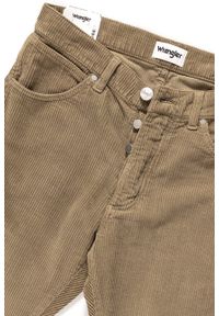 Wrangler - WRANGLER SPODNIE MĘSKIE SLIDER CLAY BEIGE W18RSU230. Materiał: sztruks #9